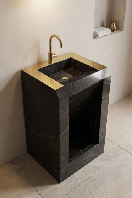 مغسلة وضوء رخام أسود